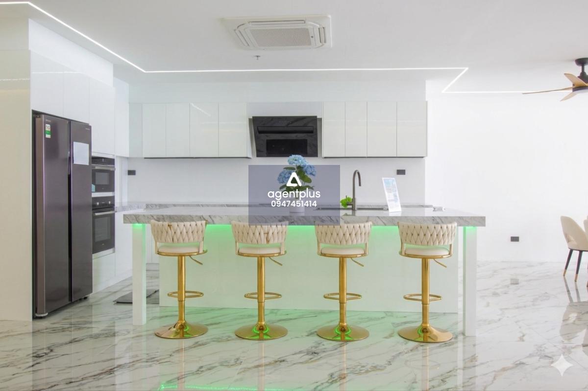 ให้เช่าห้องใหญ่ วิวทะเล เฟอร์นิเจอร์ครบ พร้อมอยู่ วิวทะเล 7 พัทยา