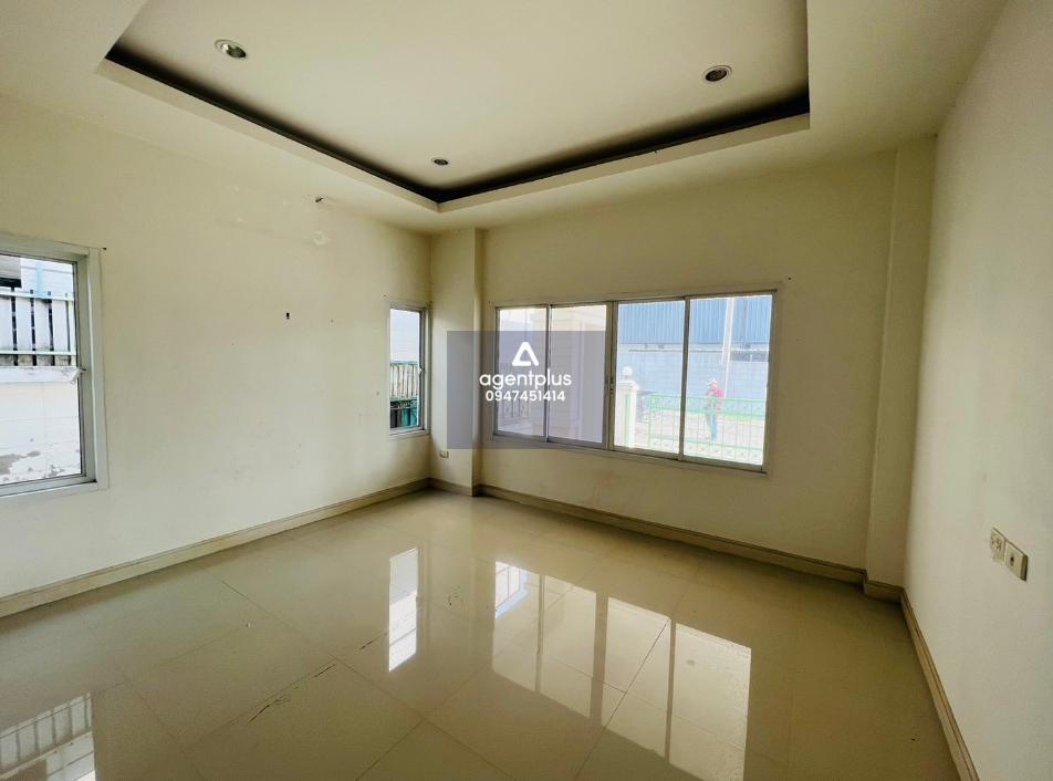 บ้านเดี่ยวชั้นเดียว ภายในกว้างขวาง โครงการอิสตินี พาร์ค 5 ชลบุรี ทำเลดี ติดถนนแยกเจ-เกษมพล (ทล.332) เดินทางเข้า-ออกสะดวก อยู่ในย่านชุมชน