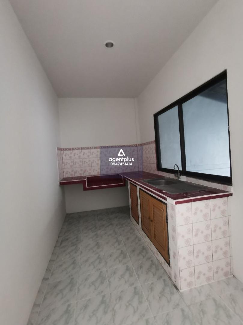 ทาวน์เฮ้าส์ 2 ชั้น โครงการทิพย์ทรายทอง เมืองฉะเชิงเทรา ปรับปรุงใหม่ การคมนาคมสะดวก ห่างจากถนนสายฉะเชิงเทรา-พนัสนิคม (ทล.315) เพียง 170 เมตร