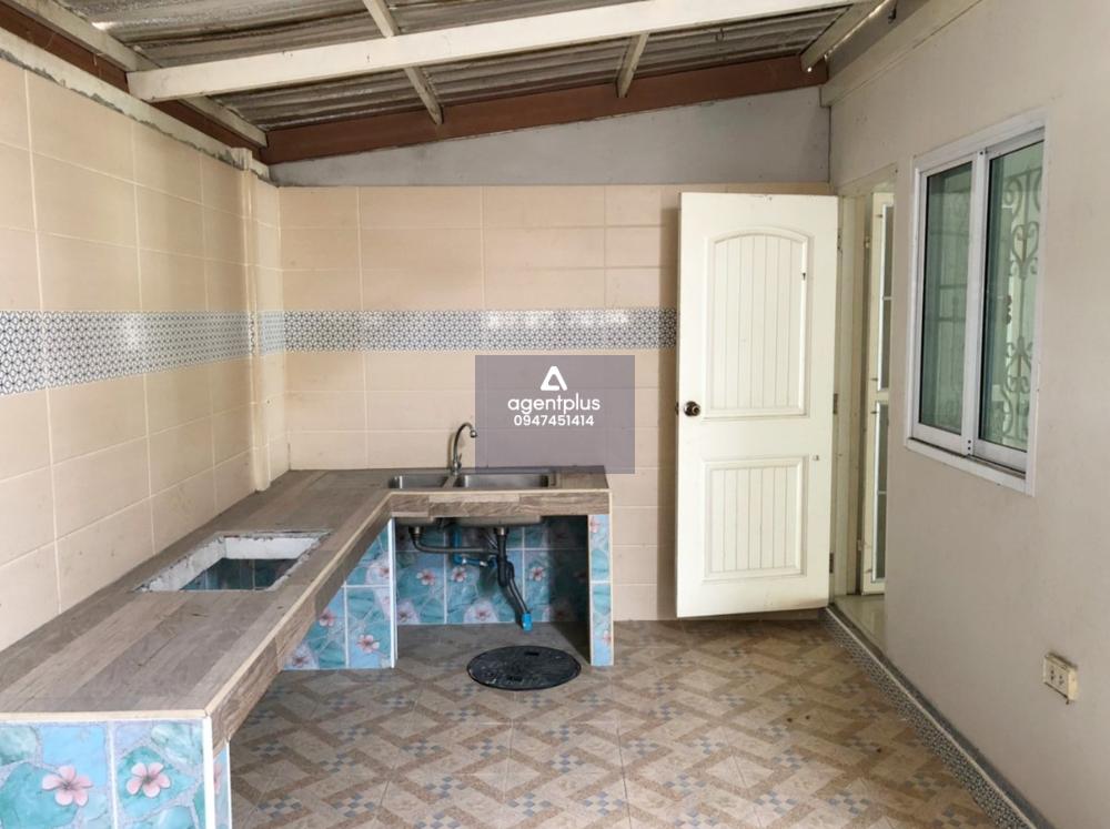 ทาวน์เฮ้าส์ 2 ชั้น การคมนาคมสะดวก สาธารณูปโภคครบครัน ใกล้แหล่งชุมชน ถนนสายชลบุรี-บ้านบึง (ทล.344) แยกเข้าถนนมิตรภาพ ประมาณ 4.75 กม.