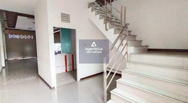 อาคารพาณิชย์ 3 ชั้น จำนวน 1 คูหา เมืองนครราชสีมา ปรับปรุง ทำเลดี อยู่ในแหล่งชุมชนพักอาศัย เหมาะสำหรับอยู่อาศัย ทำโฮมออฟฟิศ หรือเปิดร้านค้า