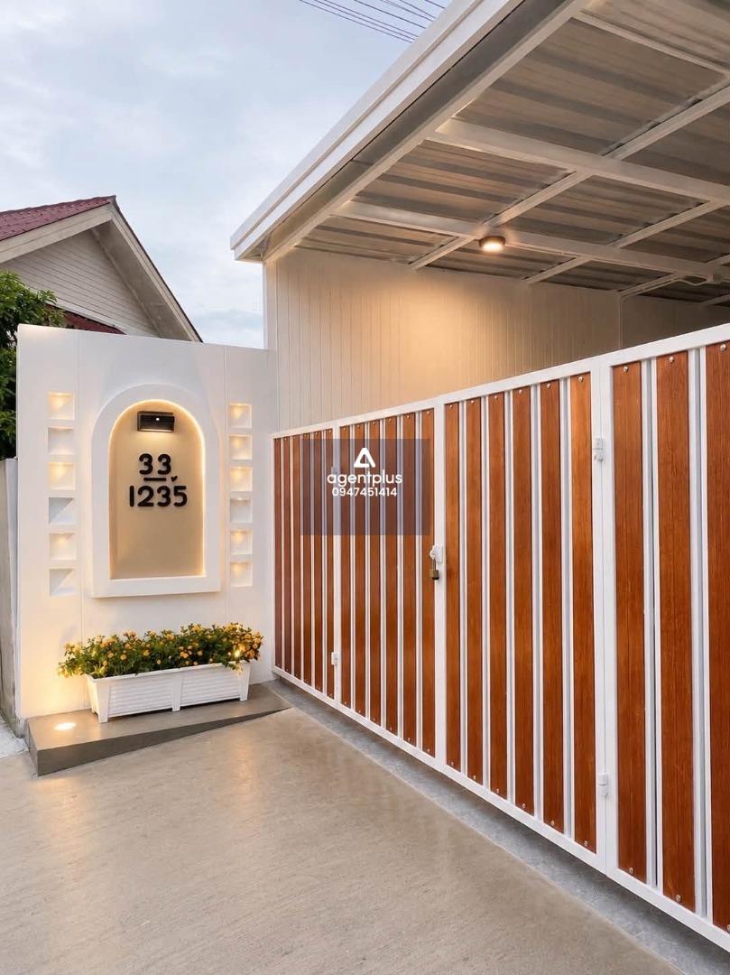  ขายทาวน์เฮ้าส์ 2 ชั้น รีโนเวทใหม่ การเคหะเนินพลับหวาน พัทยา พร้อมอยู่