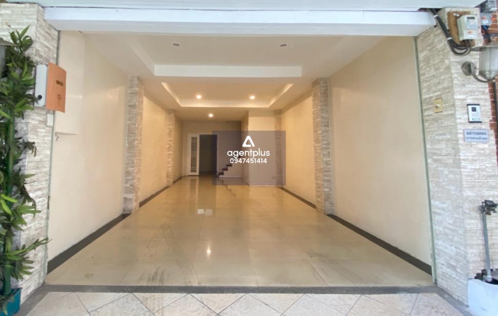 อาคารพาณิชย์ 4 ชั้น รีโนเวทใหม่ ซอยเกษมสันต์ 1 ใจกลางเมือง อาคารพาณิชย์ให้เช่า ทำเลทอง ซอยเกษมสันต์ 1 (ปทุมวัน) เดินเพียง 300 เมตร ถึง BTS สนามกีฬาแห่งชาติ ใกล้ สยาม, MBK และบ้านจิม ทอมป์สัน เหมาะสำหรับ คลินิก, ออฟฟิศ หรืออยู่อาศัยแบบทาวน์โฮม