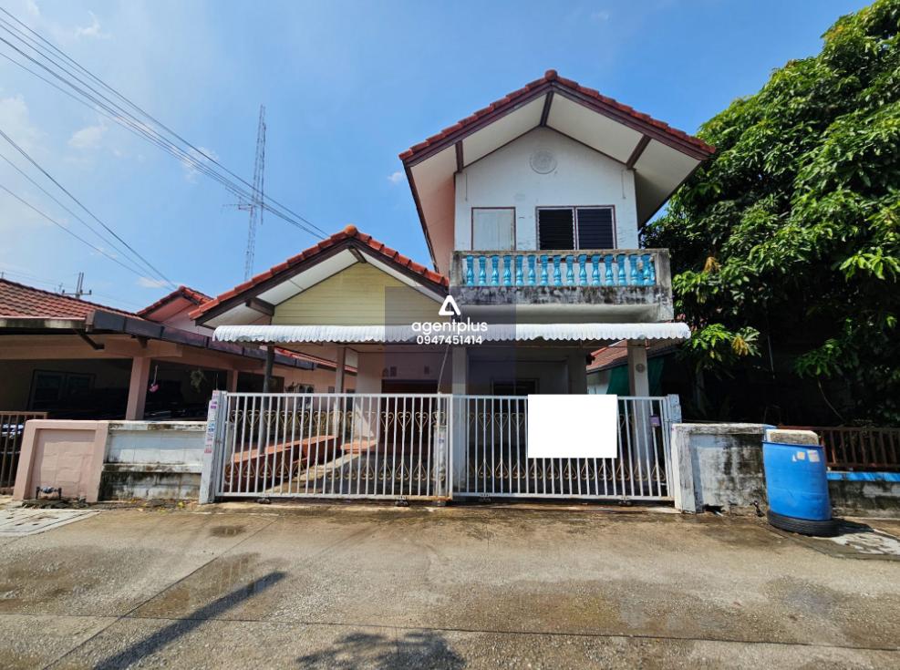 บ้านเดี่ยวชั้นเดียว บ้านธำรงค์วิลล่า หนองตำลึง ทำเลดี ติดถนน เดินทางเข้า-ออกสะดวก บริเวณโดยรอบเป็นแหล่งชุมชน