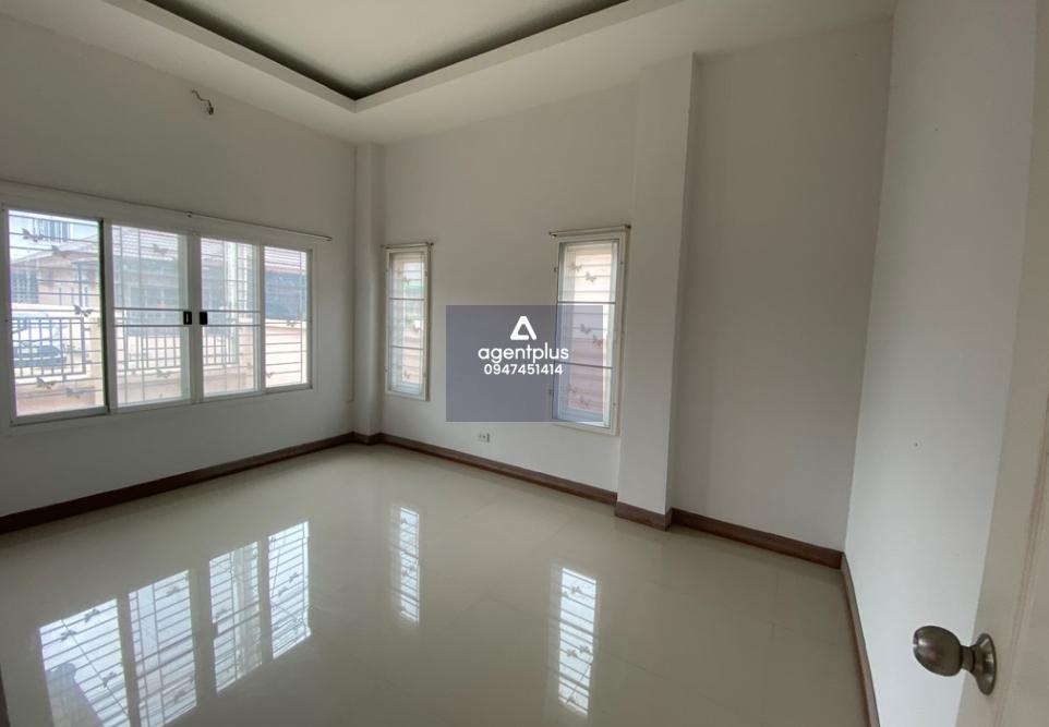 บ้านแฝด โครงการแอทเฮ้าส์ ทาวน์พลัส ตั้งอยู่ติดถนนทางไผ่ 3