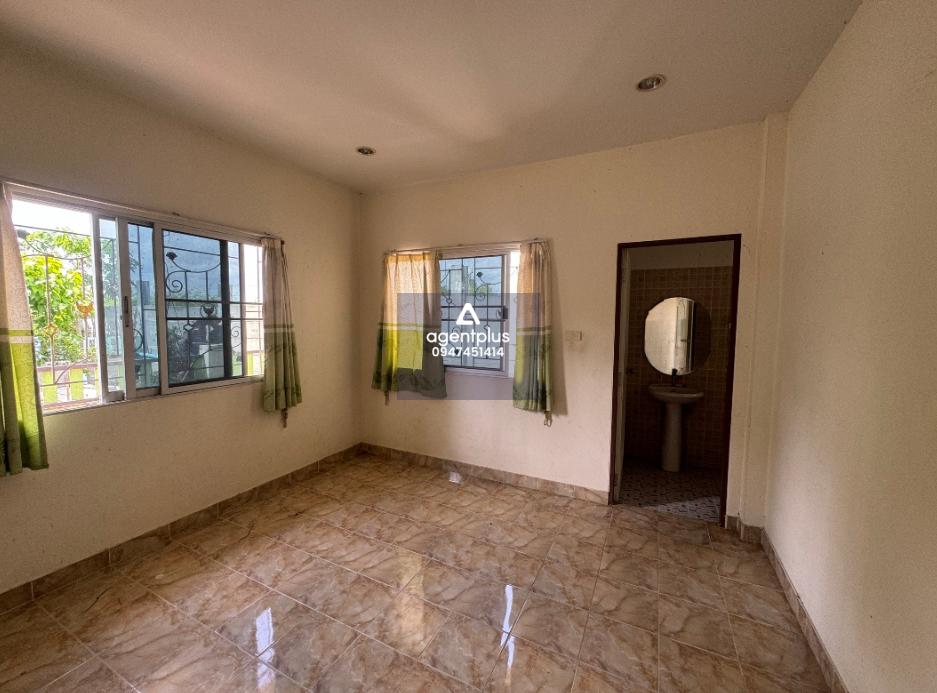 บ้านแฝดชั้นเดียว โครงการทวีสุขวิลเลจ 5 บางละมุง ห่างจากถนนสุขุมวิท แยกเข้าซอยบางละมุง 25 และแยกเข้าถนนสังกะเปรียว-หนองแขวะ ประมาณ 1 กม. ทำเลดี