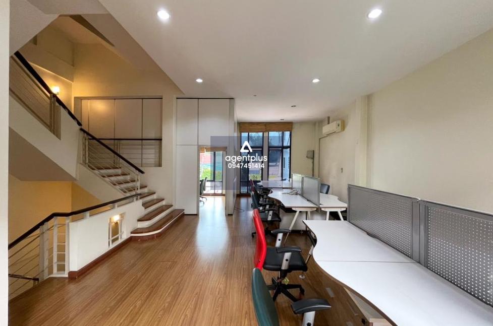 ขายขาดทุน บ้านกลางกรุง ออฟฟิสพาร์ค บางนา กม. 3 ติดถนนใหญ่ ตรงข้ามเซ็นทรัลบางนา เหมาะกับการทำออฟฟิส และอยู่อาศัย ขายพร้อมอุปกรณ์ออฟฟิส เฟอร์ pantry