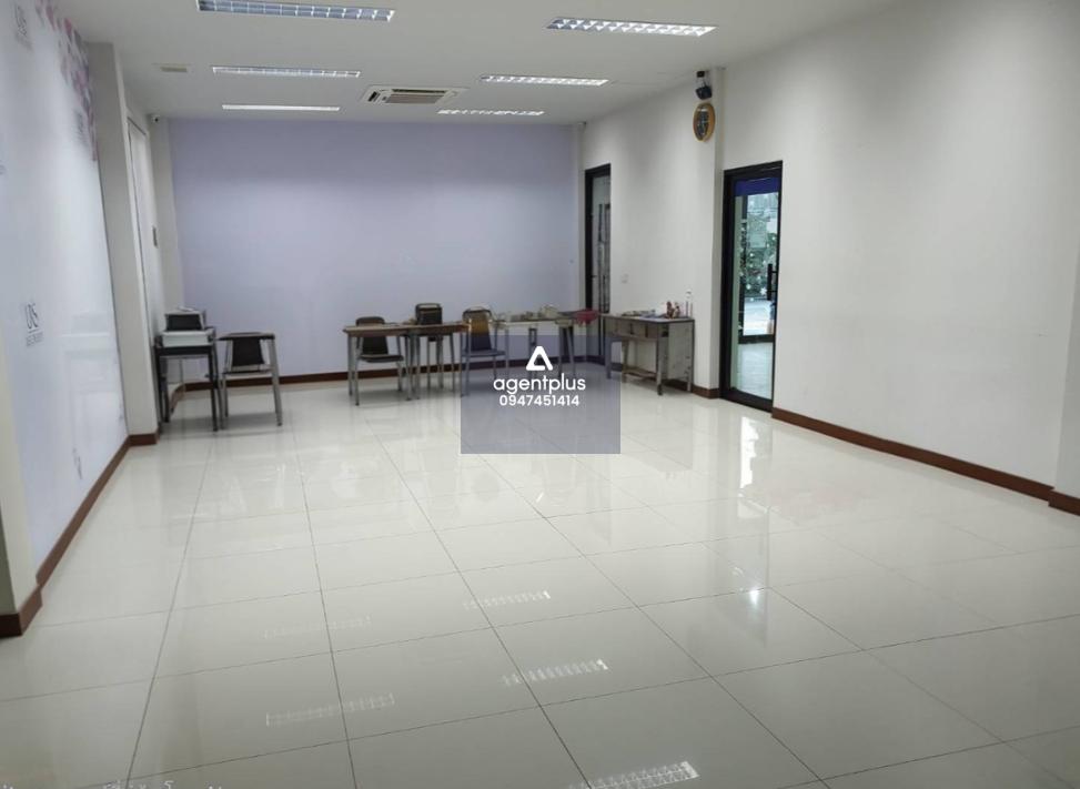 โฮมออฟฟิศ 4 ชั้น หลังใหญ่ ทำเลดีซอยนวมินทร์ 36 ดีไซน์ Modern เหมาะสำหรับสำนักงาน, Showroom, หรือเป็นบ้านพักอาศัยพร้อมออฟฟิศในตัว แยกพื้นที่ส่วนตัวและพื้นที่ทำงานออกจากกันอย่างชัดเจน