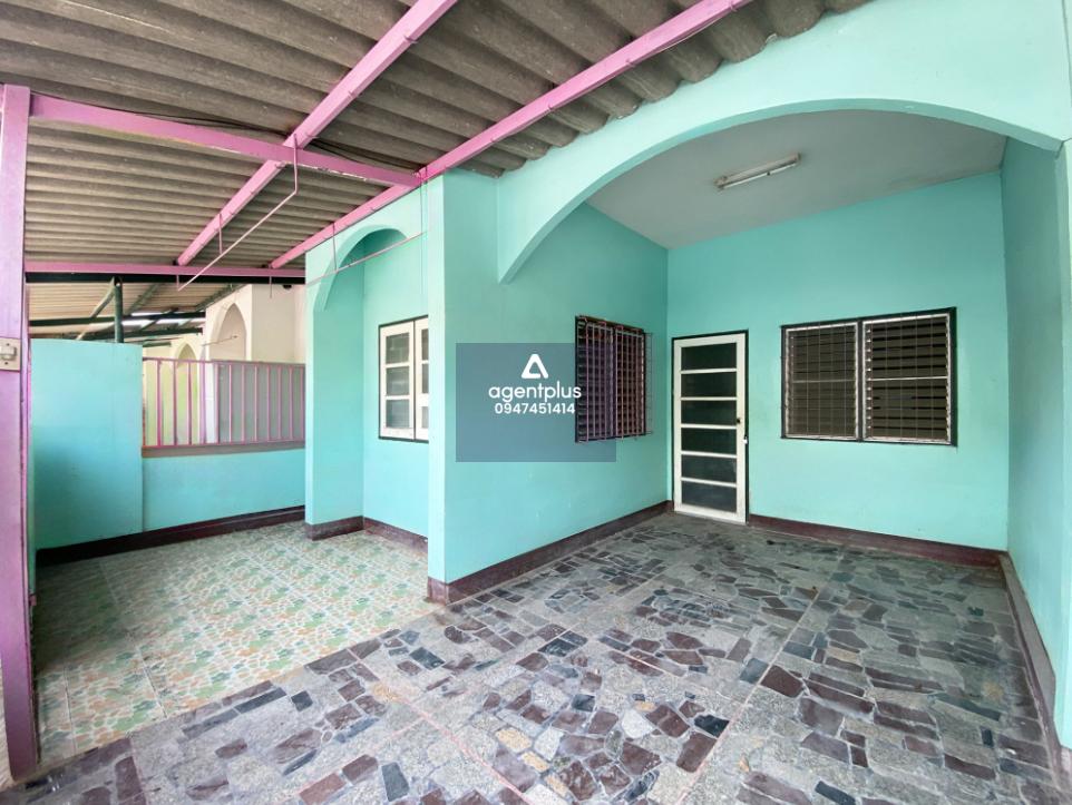 ทาวน์เฮ้าส์ชั้นเดียว โครงการโชคดีวิลเลจ ทำเลดีโครงการห่างจากถนนสุขุมวิท (ทล.3) เพียง 1 กิโลเมตร เดินทางเข้า-ออกสะดวก