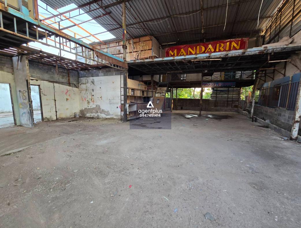 บ้านเดี่ยวชั้นเดียว แยกจากซอยเทพประสิทธิ์ 5 บริเวณโดยรอบเป็นแหล่งชุมชน การคมนาคมสะดวก สาธารณูปโภคพร้อม