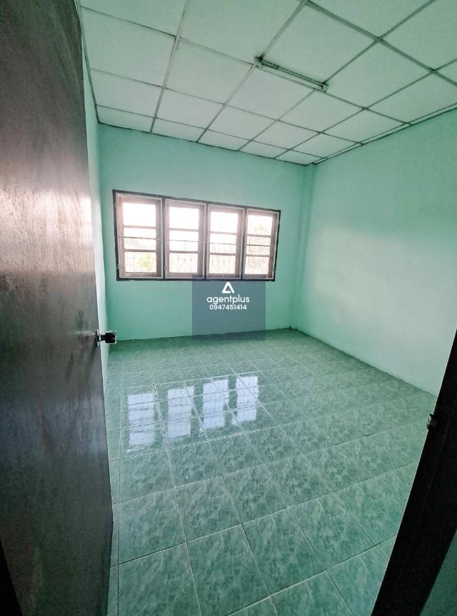 ทาวน์เฮ้าส์ 2 ชั้น ทำเลดี การคมนาคมสะดวก ติดถนนศุขประยูร สาธารณูปโภคพร้อม โครงการสุขใจวิลล่า 1 เมืองชลบุรี