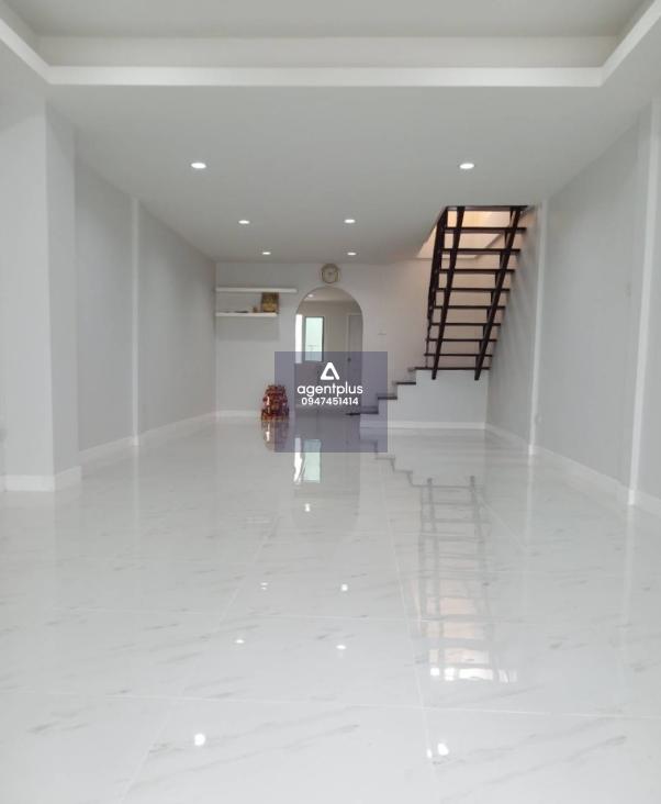 เจ้าของขายเอง ทาวเฮ้าส์สองชั้น(รีโนเวท) ขนาด 23 ตรว. ทำเลดี ใกล้สิ่งอำนวยความสะดวกมากมาย ย่านสะพานควาย(ประติพัทธ์ ซอย 15)