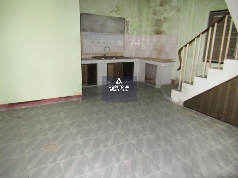 ทาวน์เฮ้าส์ 2 ชั้น ทำเลดีทรัพย์ตั้งอยู่ย่านชุมชน และตั้งอยู่ใกล้สิ่งอำนวยความสะดวก