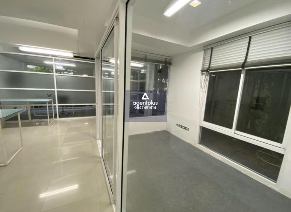 ให้เช่าทาว์นโฮมออฟฟิช 3 ชั้น 180 ตรม. ย่านTown in Town หลังมุม สวนต้นไม้ล้อมรอบบ้าน ใกล้ทางด่วนเอกมัย – รามอินทรา ,นานาชาติ SISB , Regent’s, KIS , บดินทร์เดชา