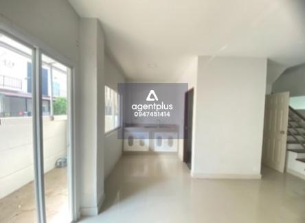 ทาวน์เฮ้าส์สไตล์โมเดิร์น ราคาคุ้ม โครงการโมเดิร์นเพลส  ฟังก์ชันครบ พร้อมเข้าอยู่