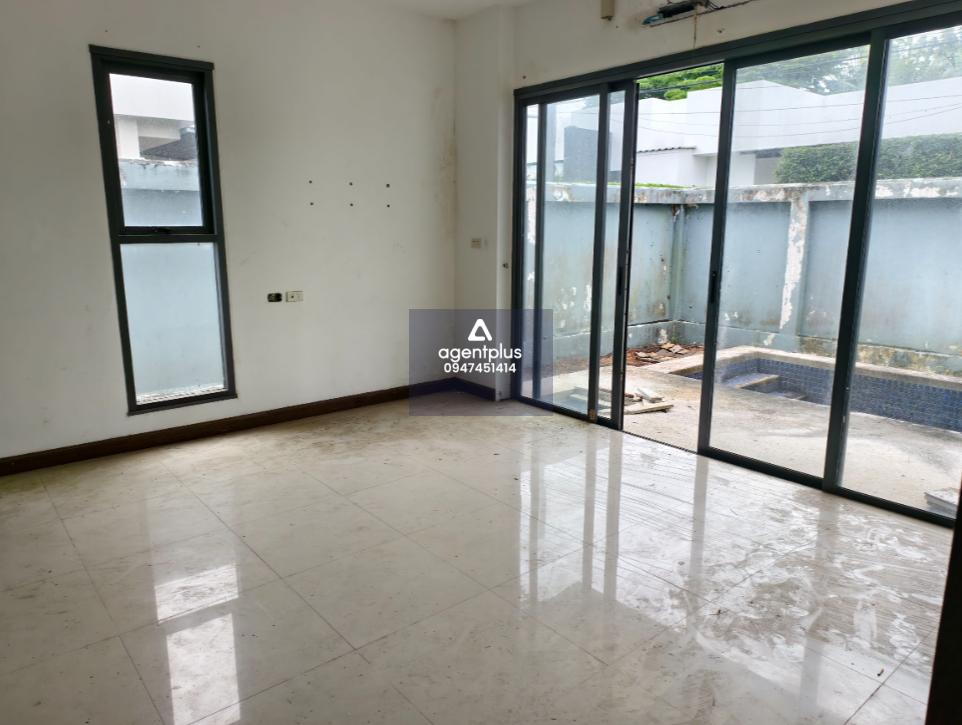 อาคารวิลล่า โครงการซีสโตน พูลวิลล่า ทำเลดี มีระบบการรักษาความปลอดภัยภายในโครงการ การเดินทางคมนาคมสะดวก สาธารณูปโภคครบ