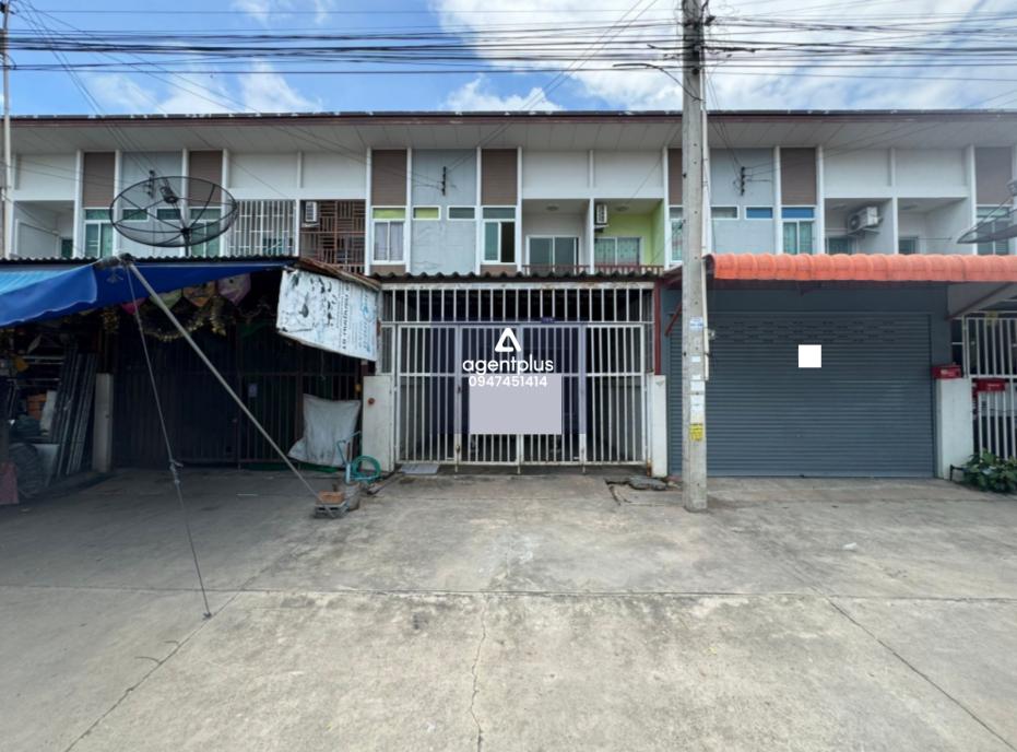 ทาวน์เฮ้าส์ 2 ชั้น โครงการโกลเด้นโฮม แหลมฉบัง ทำเลดี การคมนาคมสะดวกสบายสามารถเข้า-ออกได้หลายเส้นทาง อาทิ ถนนเมืองใหม่ และถนนเมืองใหม่ใต้