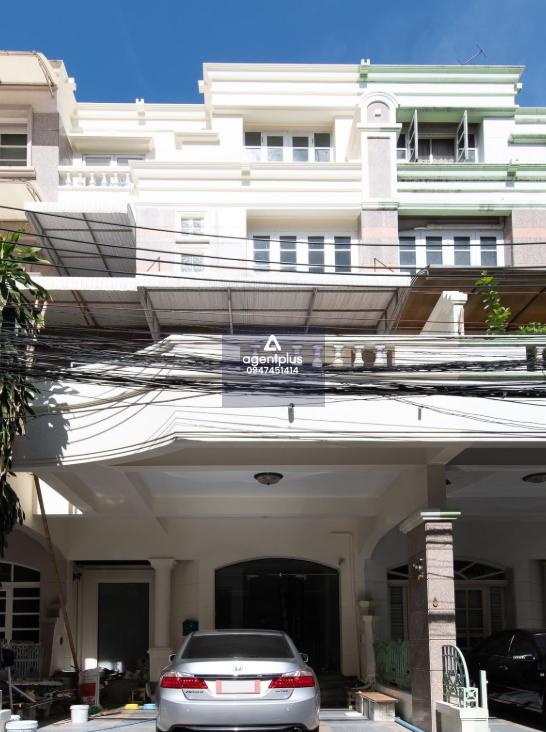 ขาย Home Office ย่านสิรินธร 5 ชั้นครึ่ง แบบเล่นระดับ สภาพสวยมาก พื้นเป็นหินแกรนิตทั้งหลัง เดินทางสะดวก