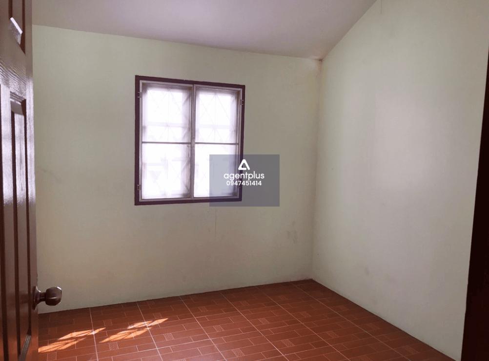 บ้านเดี่ยวชั้นเดียว แพรเพชรแก้ว ทำเลในแหล่งชุมชน บริเวณใกล้เคียงเป็นที่อยู่อาศัย สาธารณูปโภคครบครัน การเดินทางเข้า-ออกสะดวก