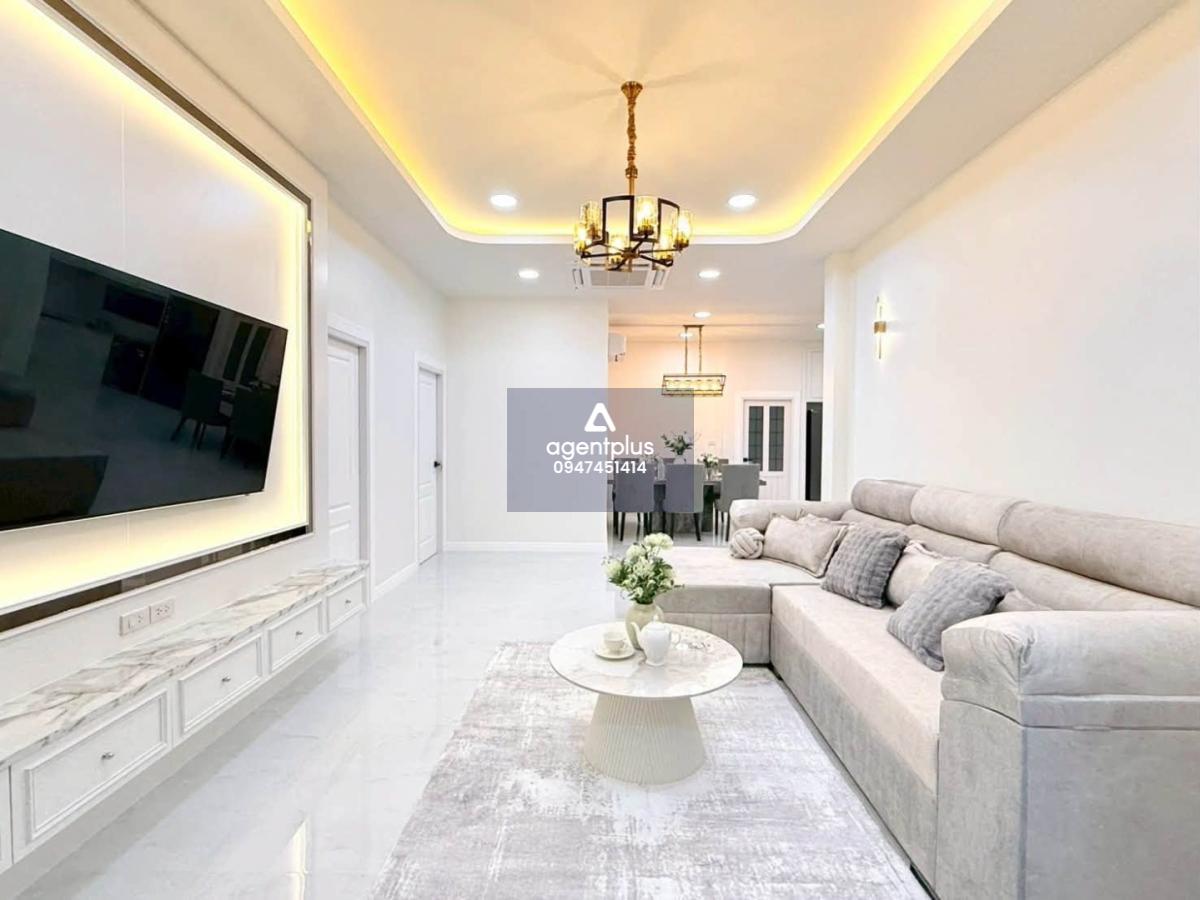 ขายบ้านหรูสไตล์ Modern Classic ใจกลางซอยสยาม พัทยา