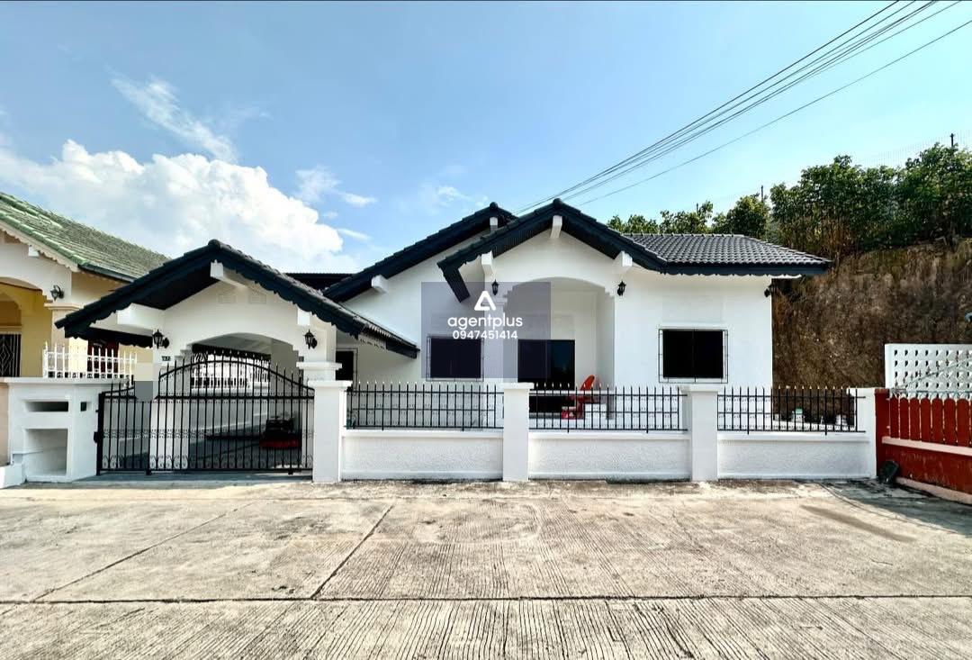 ขายบ้านเดี่ยวหลังมุมในหมู่บ้าน ย่านเขาน้อย-เนินพลับหวาน พัทยา 