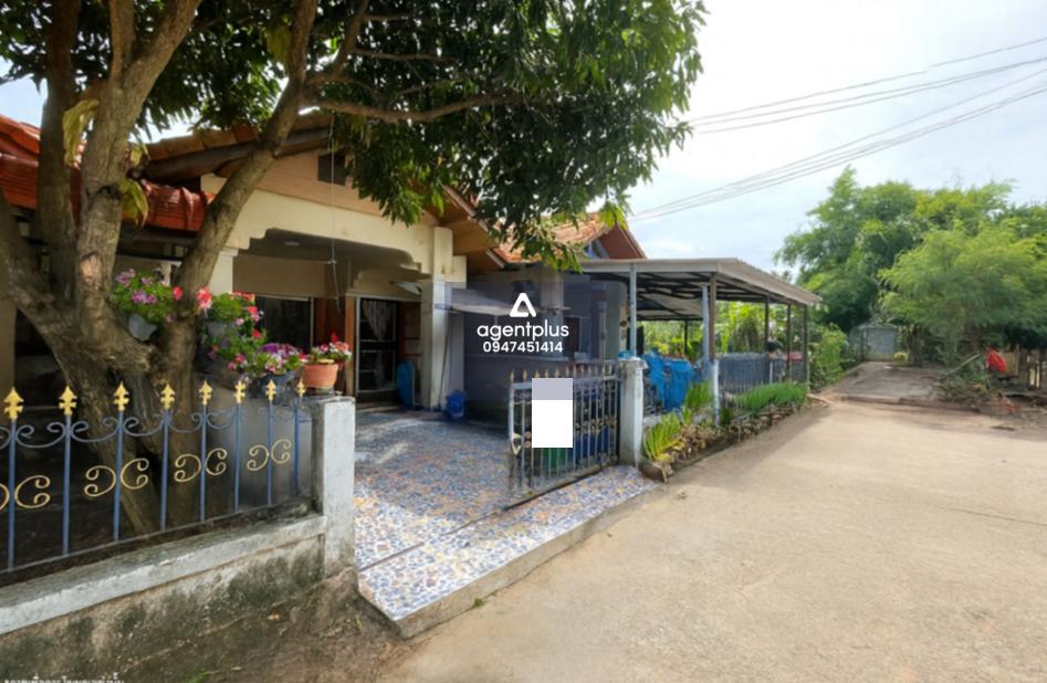 ทาวน์เฮ้าส์ ห้วยปราบเมืองทอง ศรีราชา จากถนนฉะเชิงเทรา-สัตหีบ (ทล.331) แยกเข้าถนนสายปากร่วม-ห้วยปราบ (รย.3013) ประมาณ 1.5 กม. ทำเลดี เดินทางเข้า-ออกสะดวก สาธารณูปโภคพร้อม