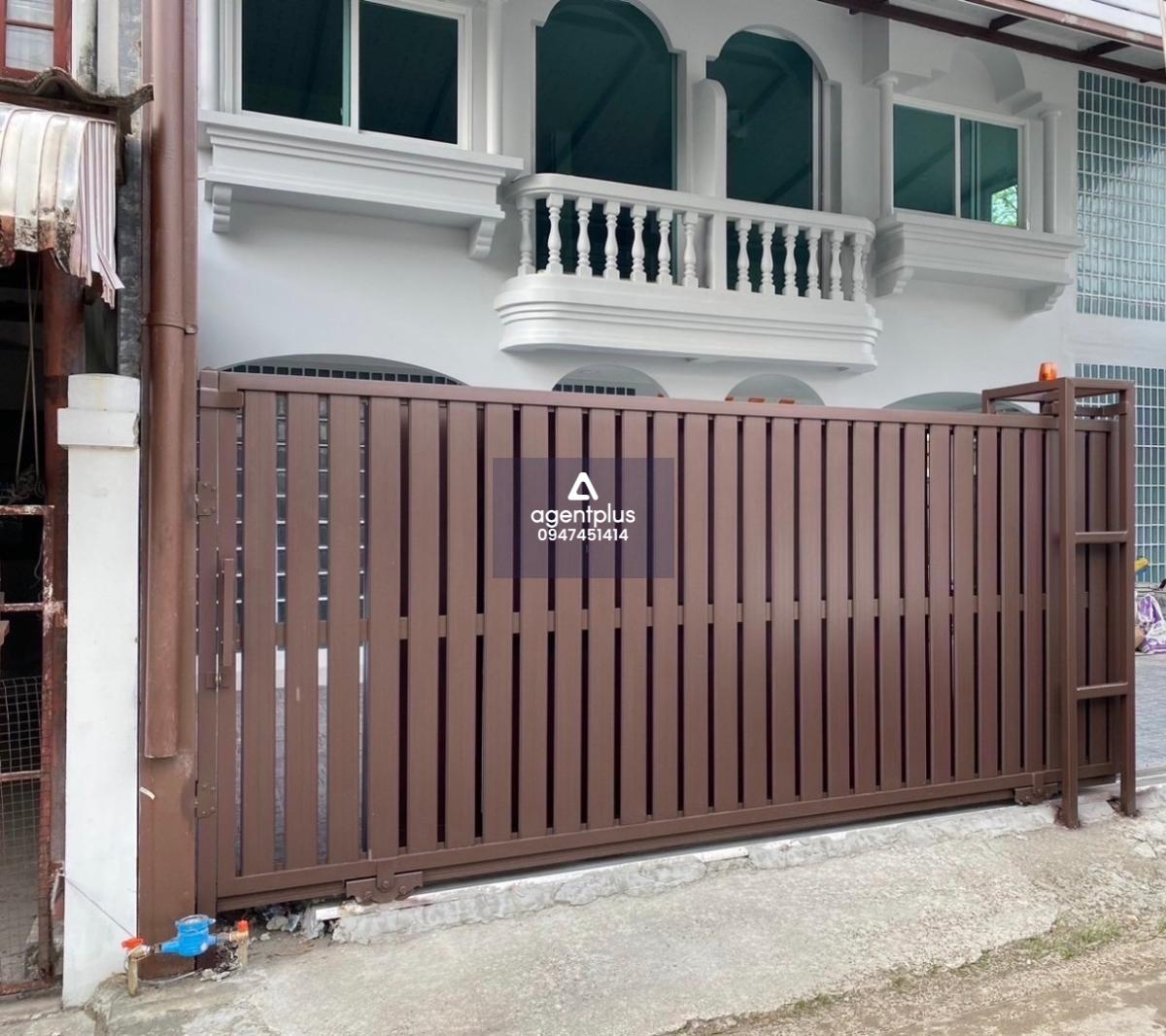 ให้เช่า Home Office / บ้านสำนักงาน พร้อมเข้าใช้งาน  บ้านรีโนเวทใหม่ ทำเลนวมินทร์ ใกล้ถนนใหญ่เพียง 70 เมตร