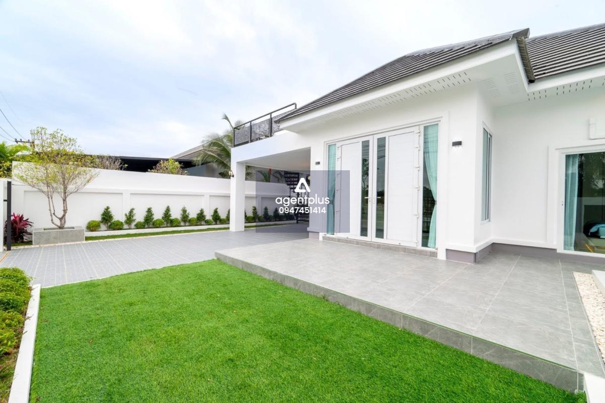 บ้านเดี่ยวพร้อมสระว่ายน้ำ ทำเลดี หน้าบ้านติดบึง 