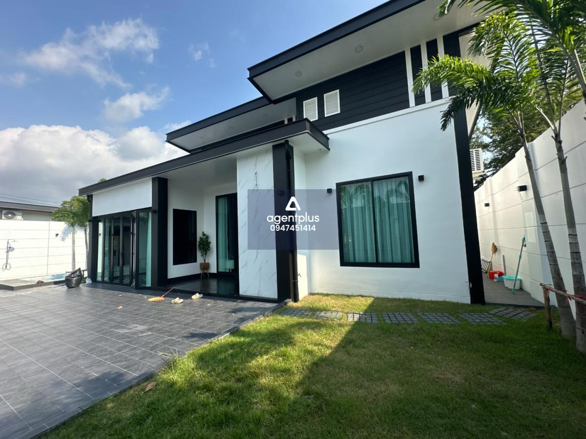 บ้านเดี่ยวพูลวิลล่าสร้างใหม่ ใกล้โรงเรียนนานาชาติ ทำเลศักยภาพ เข้าออกได้หลายเส้นทาง เชื่อมต่อเมืองพัทยาได้ง่าย