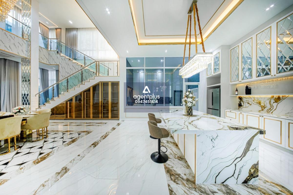 บ้านพูลวิลล่าหรูติดทะเล นาจอมเทียน