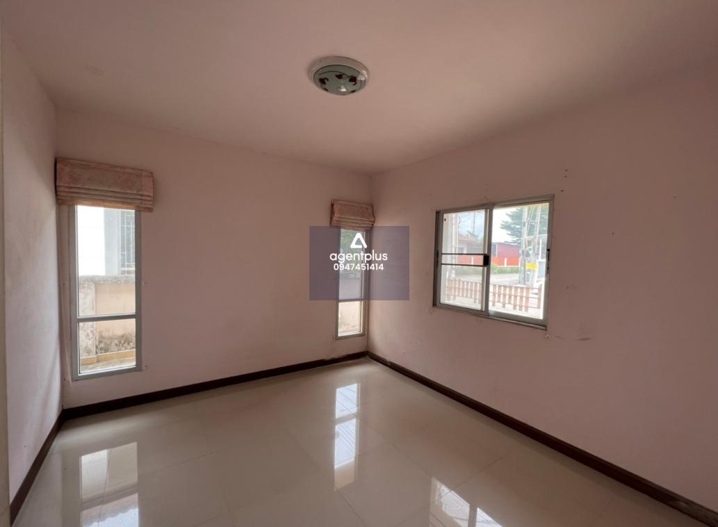 บ้านแฝดชั้นเดียว บ้านสวน กษิรา ติดถนนซอยชุมชนหนองหว้า เดินทางเข้า-ออกสะดวก อยู่ในแหล่งชุมชน