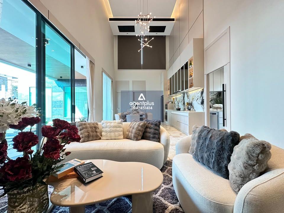 ขายบ้านพูลวิลล่าทำเลใจกลางเมืองพัทยา พร้อมสระว่ายน้ำส่วนตัวล้อมรอบด้วยสวนสีเขียว