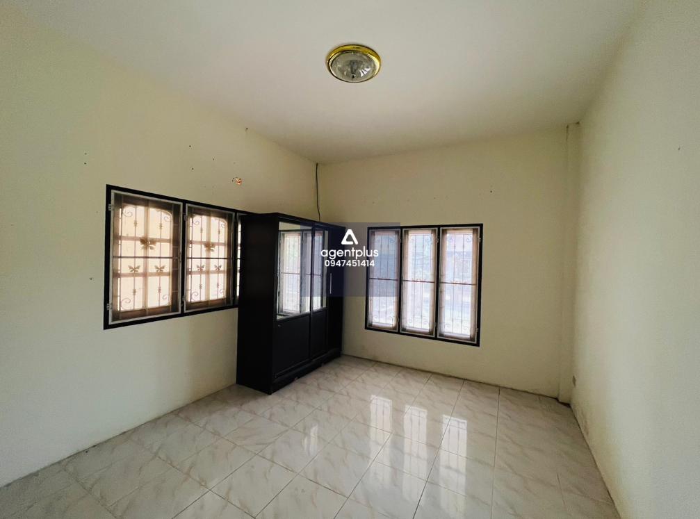 บ้านเดี่ยวชั้นเดียว พื้นที่ใช้สอยกว้างขวาง โครงการรุ่งโรจน์ (ซอย 3) ซอยสุขุมวิท 13 ทำเลดี ในแหล่งชุมชน สาธารณูปโภคครบครัน การคมนาคมสะดวก