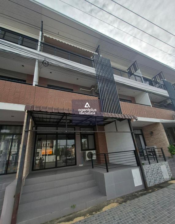 ทาวน์เฮ้าส์ 3 ห้องนอน โครงการกุลพันธ์ 9 – เดินถึงโรงเรียนนานาชาติลานนาได้ ทำเลเยี่ยมสำหรับครอบครัว ใกล้กาดฝรั่งเพียงไม่กี่นาที โครงการเงียบสงบ ปลอดภัย เหมาะแก่การอยู่อาศัย