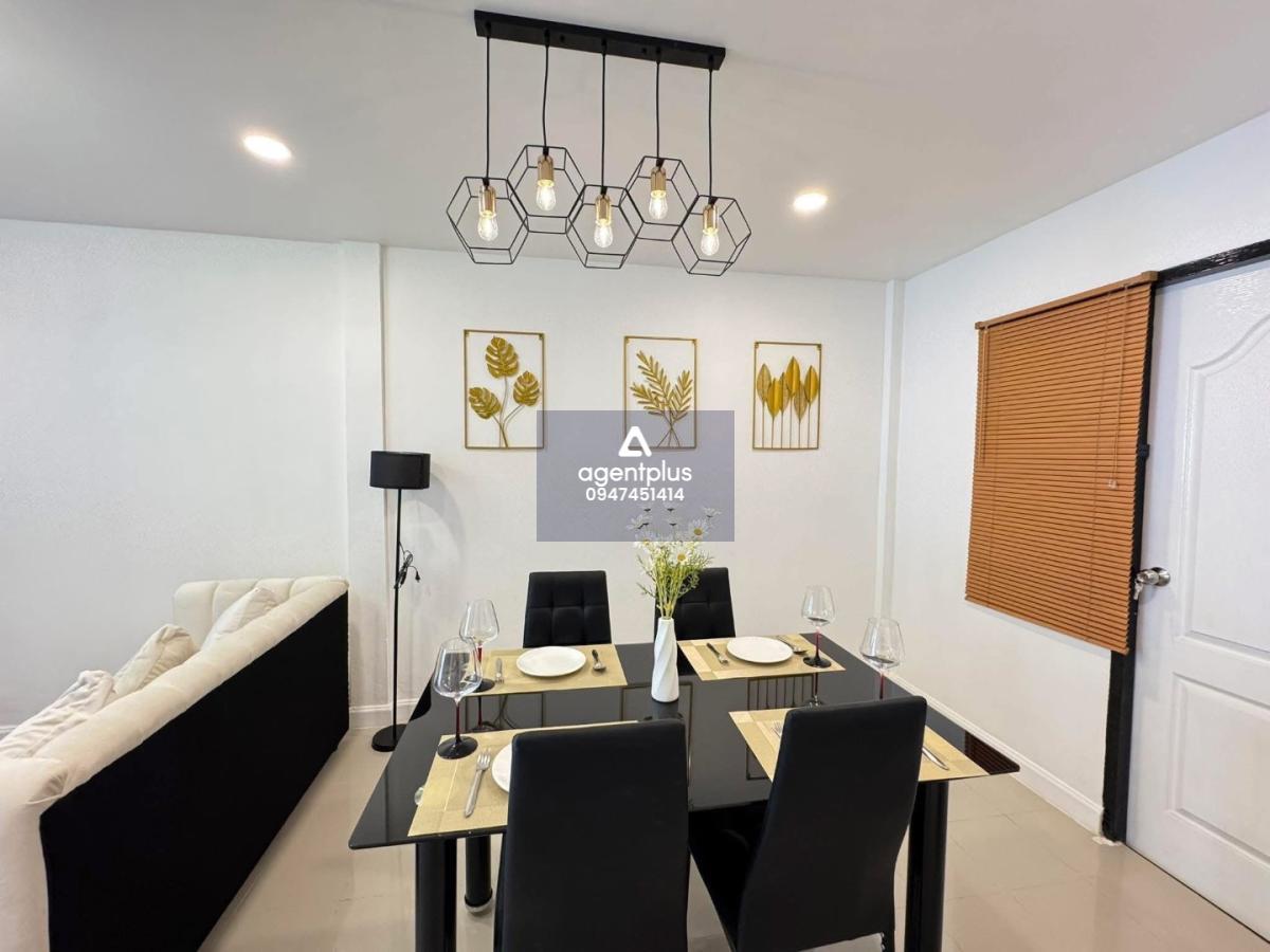 บ้านทาวน์โฮมชั้นเดียว รีโนเวทใหม่ทั้งหลัง พร้อมเข้าอยู่ ทำเลหนองเกตุน้อย เ