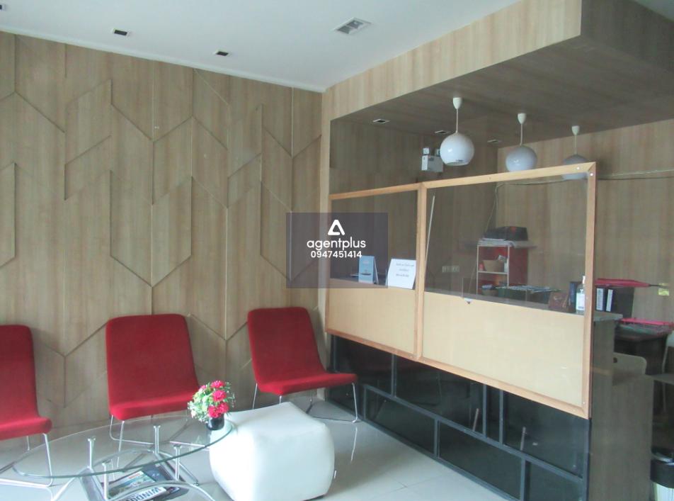 โครงการดิโฮมเพลส คอนโดมิเนียม ตั้งอยู่โซนเขารังใจกลางเมืองภูเก็ต การเดินทางเข้า-ออกสะดวก ห่างจากถนนแม่หลวนเพียง 70 เมตร