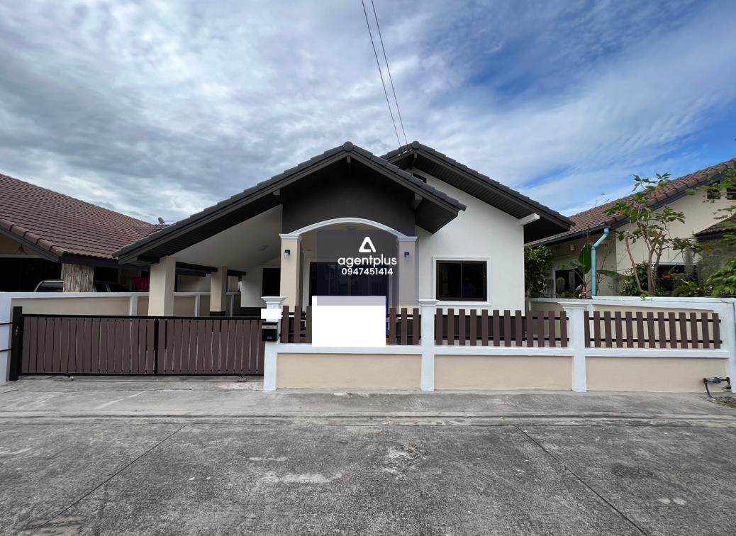 บ้านเดี่ยวชั้นเดี่ยว โครงการศุภสิริ ศรีราชา ทำเลดีใกล้ถนนเลียบมอเตอร์เวย์(ทล.7) แยกเข้าถนนบ้านสวนทองประมาณ 850 เมตร แยกเข้าซอยชุมชนในซาก 11