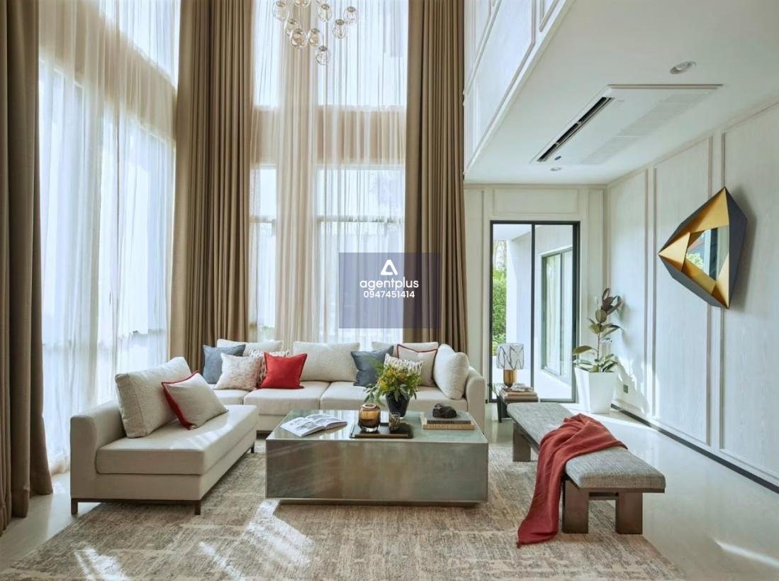 วิลล่าหรูหลังใหญ่ ย่านพัทยา-หนองปรือ แปลงมุมติดสวน สระว่ายน้ำส่วนตัว เหมาะกับครอบครัวยุคใหม่