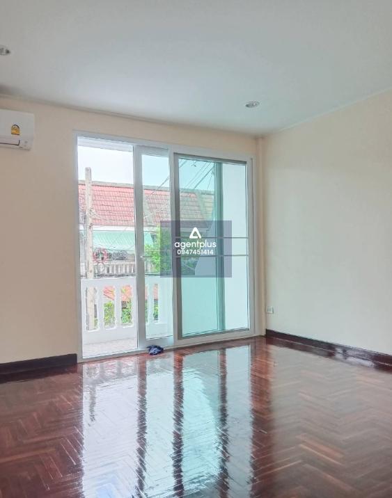 เจ้าของขายเอง ทาวเฮ้าส์สองชั้น(รีโนเวท) ขนาด 23 ตรว. ทำเลดี ใกล้สิ่งอำนวยความสะดวกมากมาย ย่านสะพานควาย(ประติพัทธ์ ซอย 15)