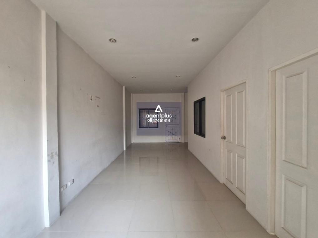 ทาวน์เฮ้าส์ โครงการเอสซี วิลเลจ ระยอง โครงสร้างอาคารคอนกรีตเสริมเหล็ก ทำเลที่ตั้งโครงการดี การเดินทางสะดวก ซอย 5 ปลวกแดง-วังตาผิน 3 ถนนสายปลวกแดง-ห้วยปราบ