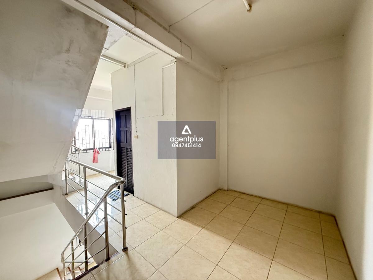 อาคารพาณิชย์ ซอยสยาม คันทรี คลับ