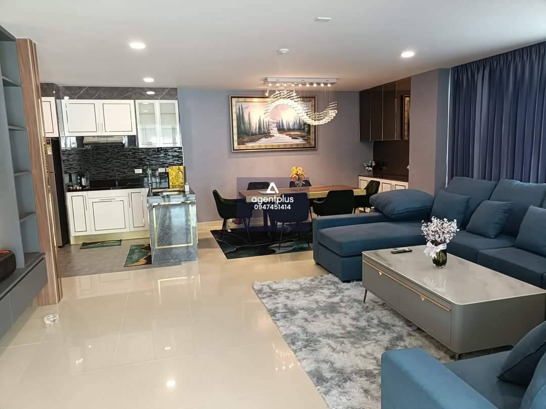 ให้เช่าคอนโด การ์ดีเนีย พัทยา ระเบียงห้องใหญ่ กว้างขวาง วิวสระว่ายน้ำ