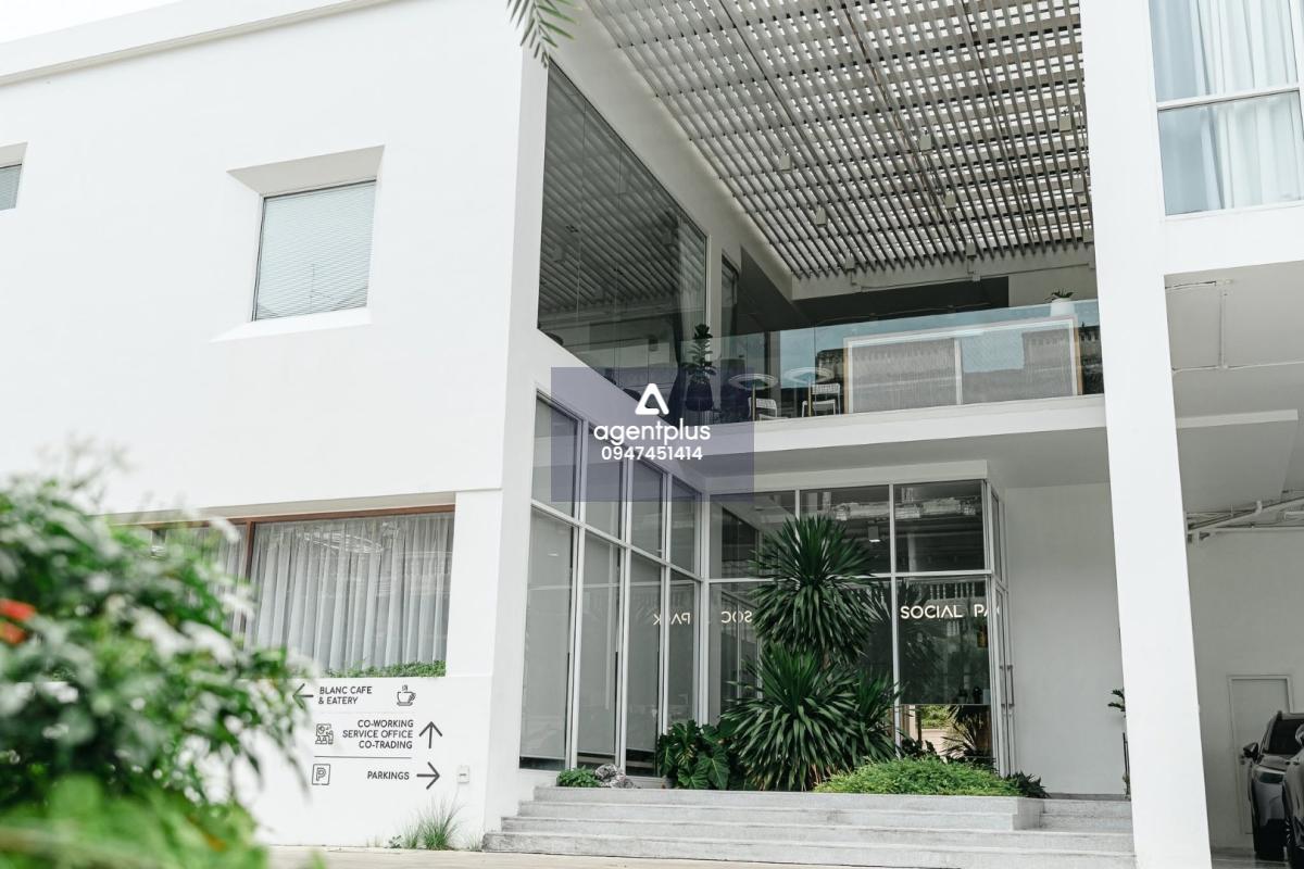 อาคารสำนักงานขนาดใหญ่ พร้อมเฟอร์นิเจอร์และระบบครบ ศรีนครินทร์