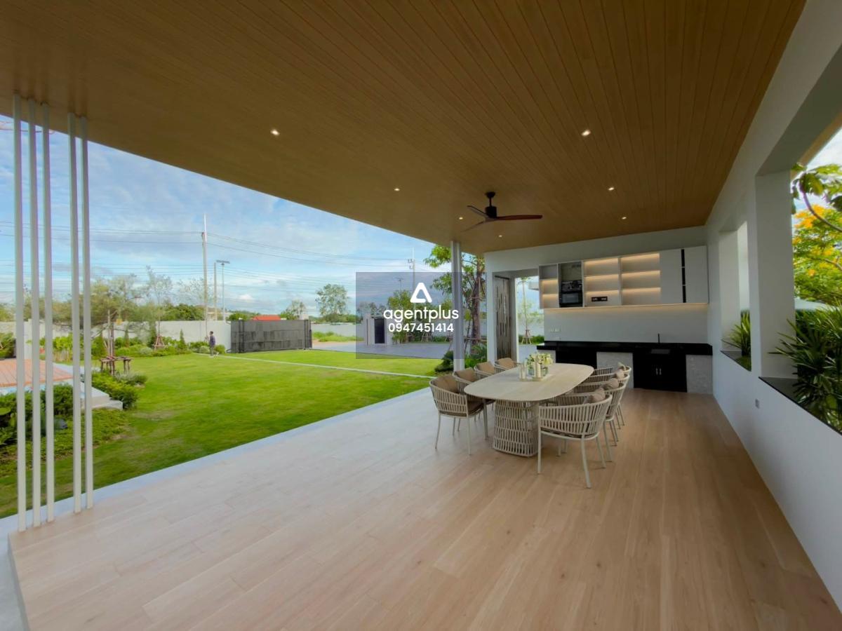 ขายพูลวิลล่าหรู 5 ห้องนอน มาบประชัน พัทยา พร้อมลิฟต์ส่วนตัว Rooftop & Jacuzzi