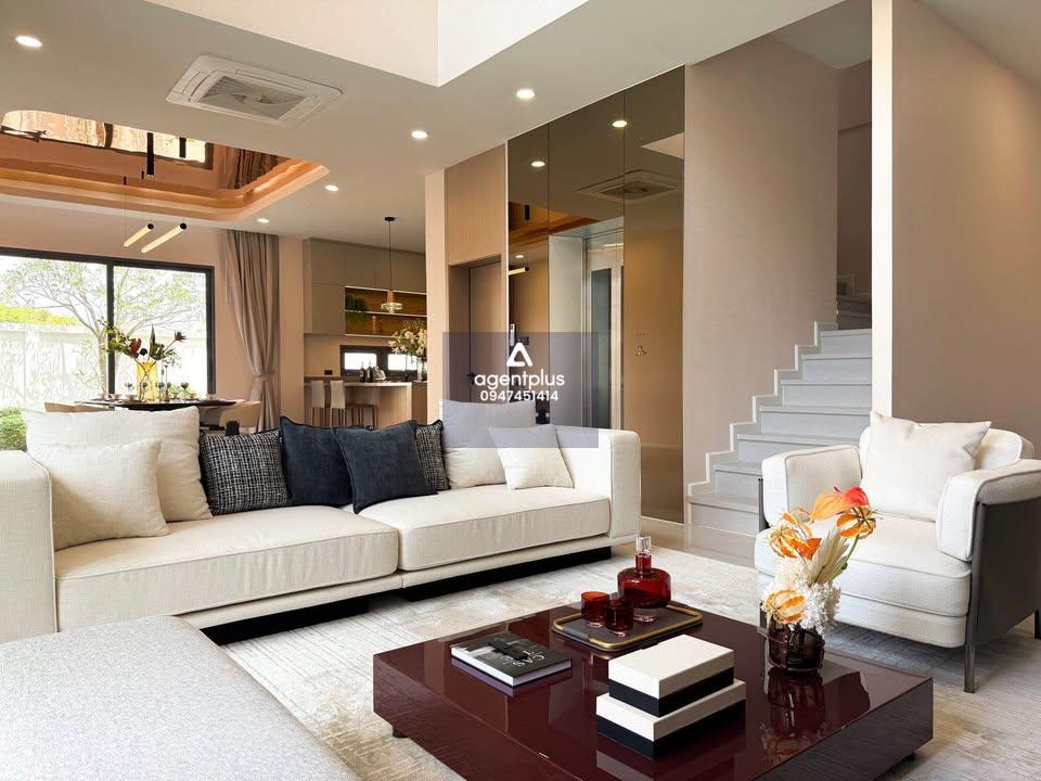  ขายด่วน! พูลวิลล่าหรู 3 ชั้น พร้อมลิฟต์ส่วนตัว ใกล้หาดจอมเทียน