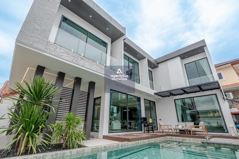 ขายบ้านพร้อมสระว่ายน้ำตกแต่งหรูสไตล์โมเดิร์น ใกล้หาดจอมเทียน พัทยา