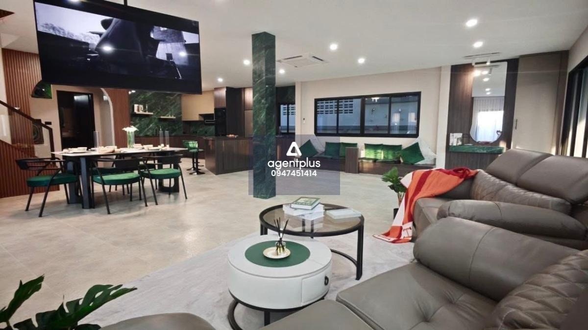 ขาย พูลวิลล่า บ้านหลังใหญ่ 5 ห้องนอน พื้นที่กว้าง เหมาะอยู่อาศัยหรือทำพูลวิลล่าเช่า