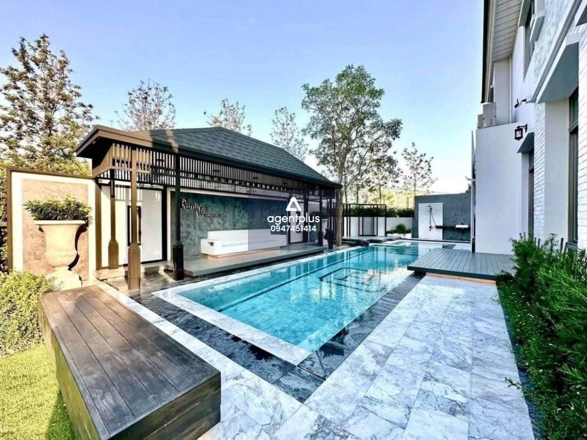ขายบ้านหรู 4 ห้องนอน กรุงเทพกรีฑา–พระราม 9 เฟอร์นิเจอร์ครบ พร้อมสระน้ำส่วนตัว