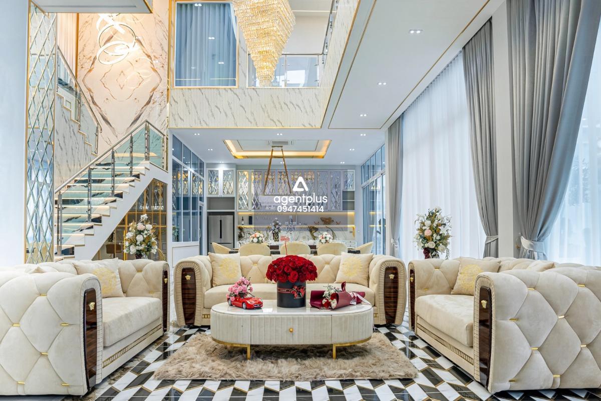 บ้านพูลวิลล่าหรูติดทะเล นาจอมเทียน