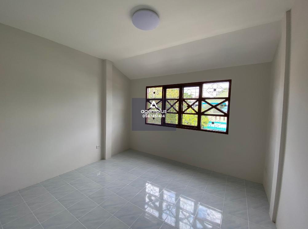 บ้านแฝด 2 ชั้น ปรับปรุงใหม่ โครงการดวงฤทัย ห่างจากถนนสุขุวิท ทล.3 ติดถนนดวงฤทัย การคมนาคมสะดวก ตั้งอยู่ในแหล่งชุมชน